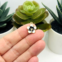 1, 4, 20 or 50 Pieces: Black and White Flower Charms