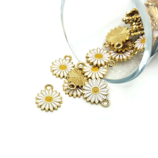 white daisy flower charm – 16x13mm – enamel floral charm for spring jewelry and crafts