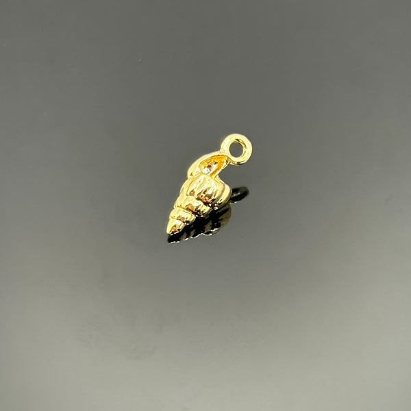 18k Gold Conch Shell Charm, 12x5 mm
