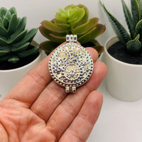 4 or 20 Pieces: Bright Silver Gear Aromatherapy Essential Oil Diffuser Lockets
